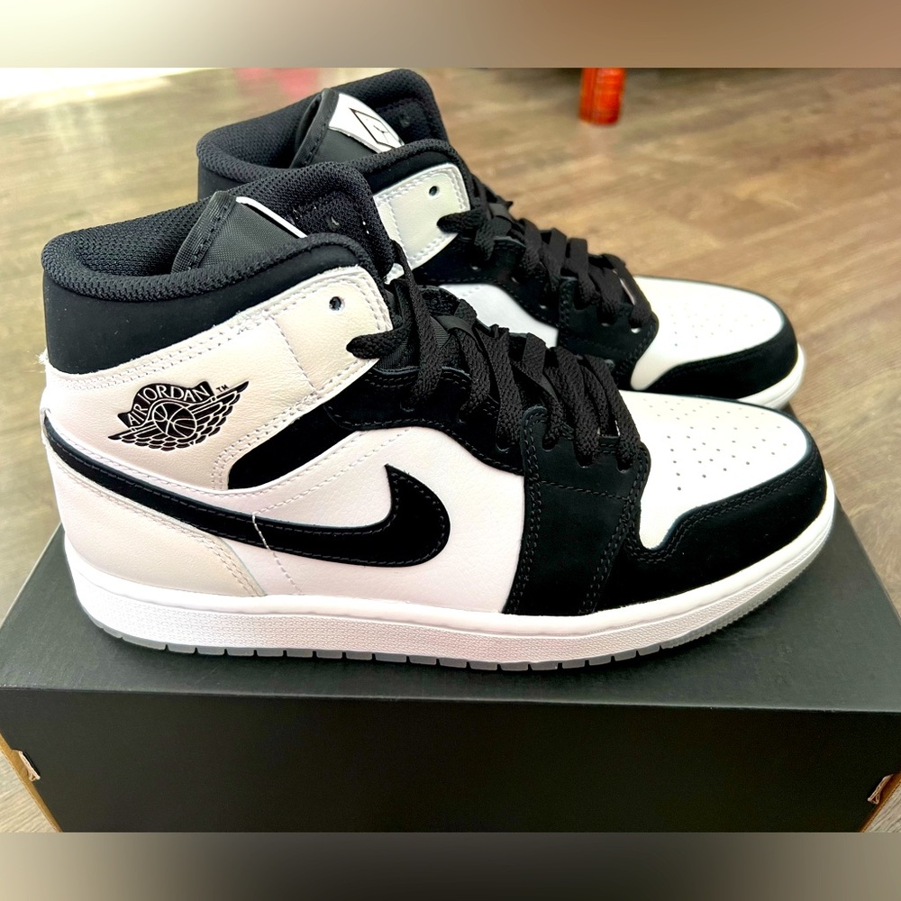 Brand NEW in box Air Jordan 1 MID SE DIAMOND m8/w9